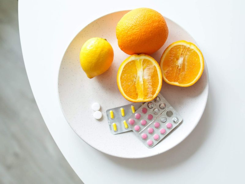 Vitamins-on-a-plate-with-oranges