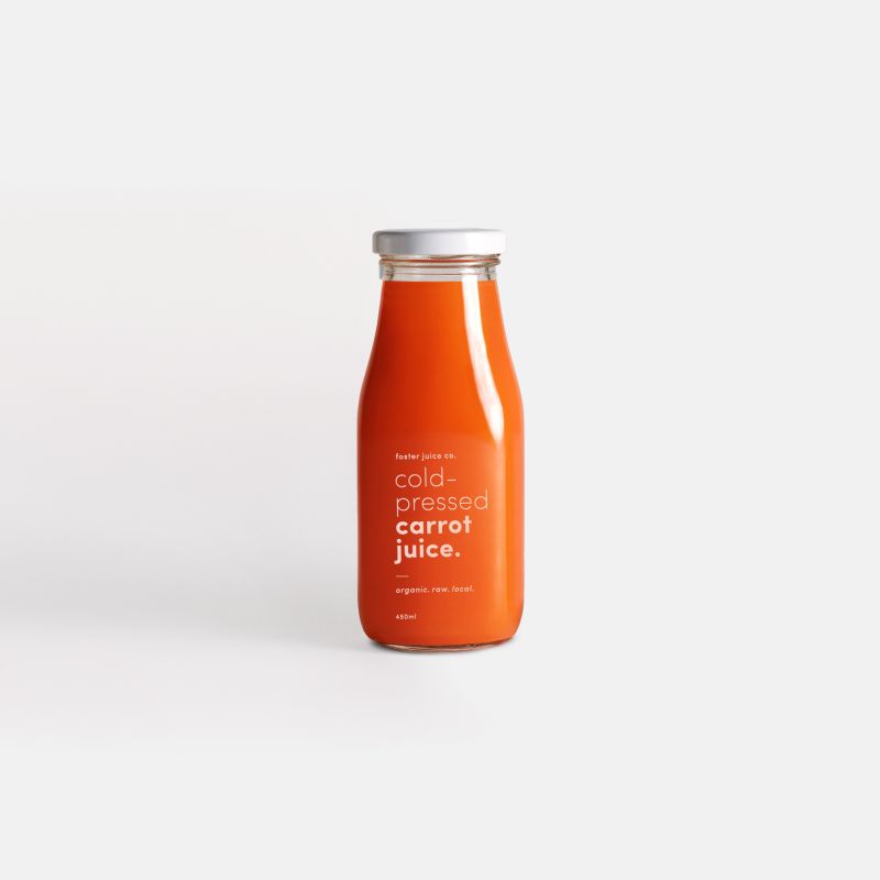 Морковный сок в бутылочках