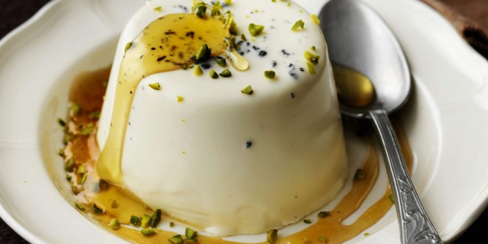 Кокосовая панна-котта с ореховой дуккой