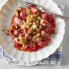 Коблер с гранолой клубникой и ревенем