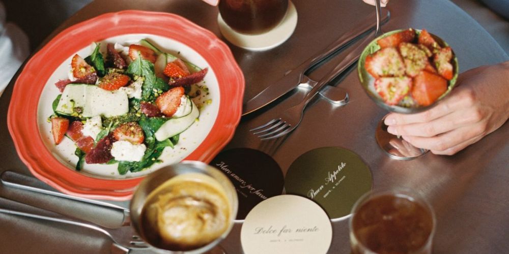 В кафе aaark выпустили специальное меню вместе с SELFMADE