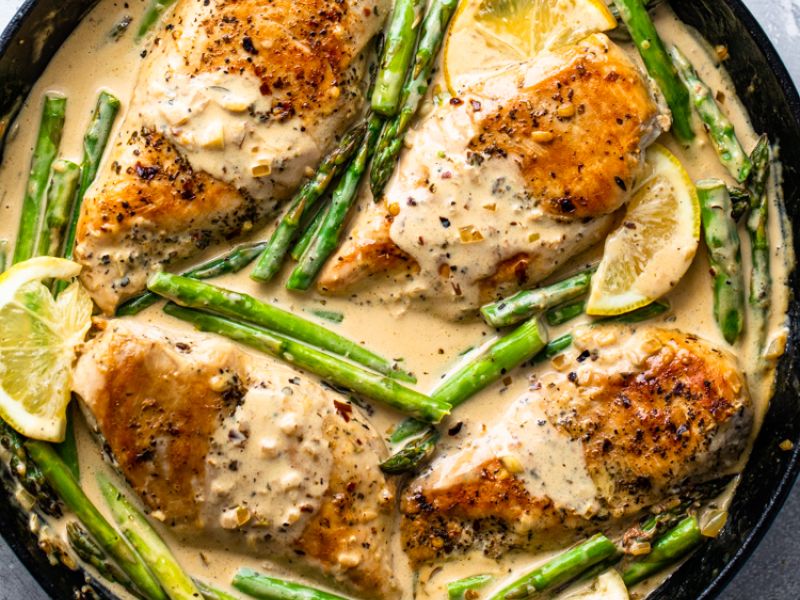 Куриная грудка в сливочном соусе с лимоном