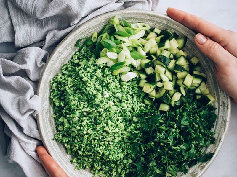 зеленый салат с брокколи
