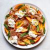 Сытный салат с хурмой и бурратой