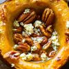 Запеченая тыква с пеканом, медом и дор блю