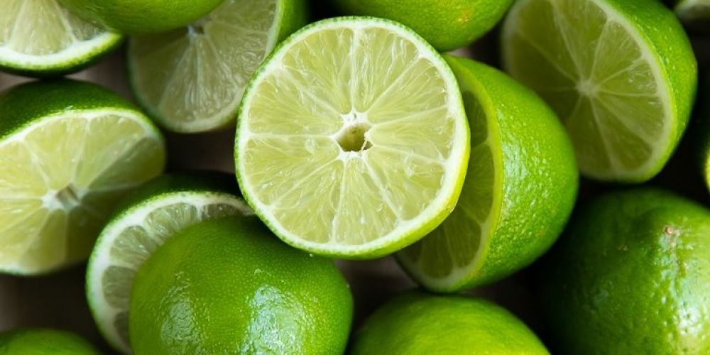 7 рецептов детокс-тоников, которые помогут убрать отеки и сбросить вес