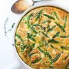 Фритатта со спаржей и козьим сыром
