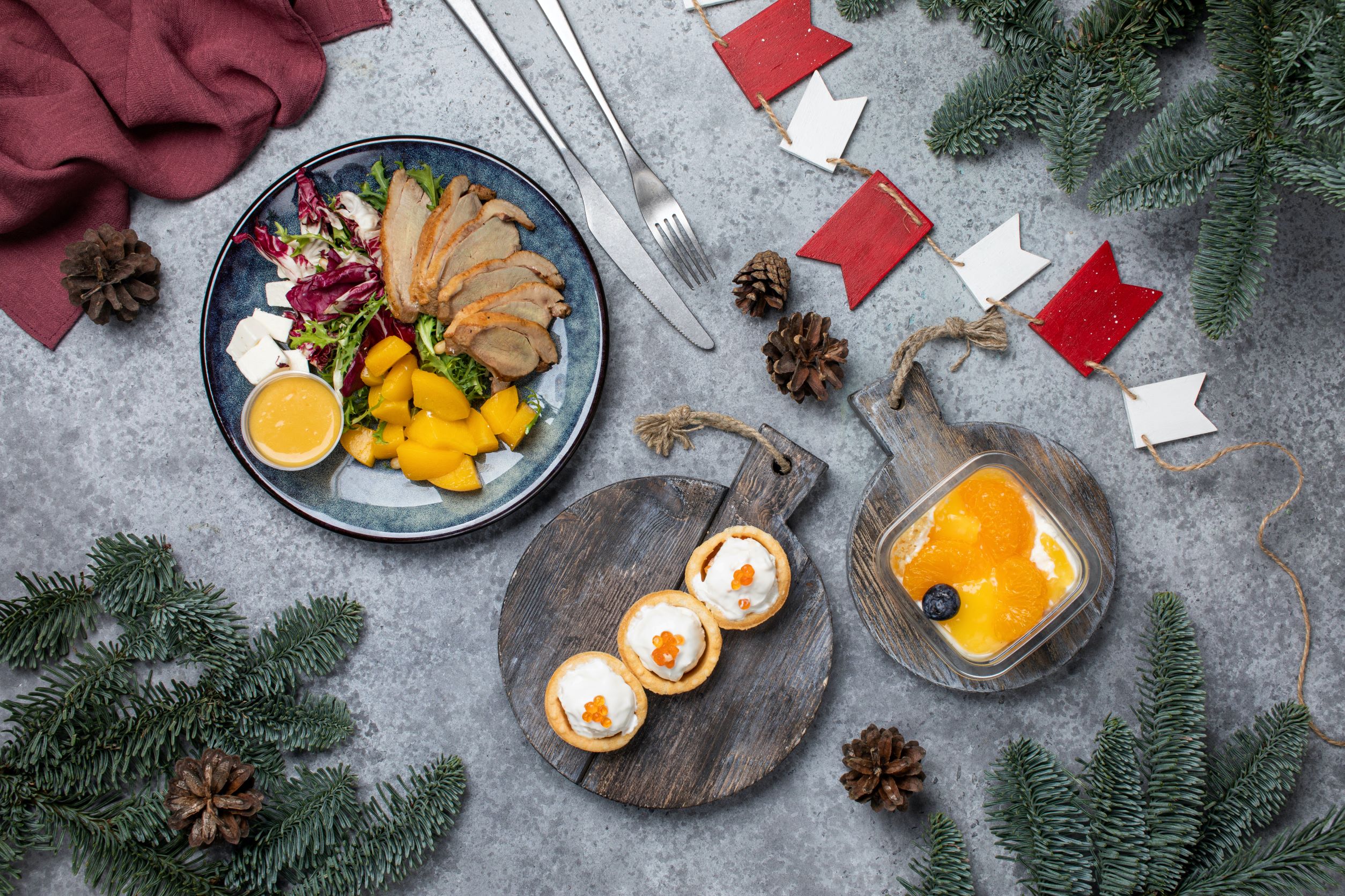 Новогодний сет. Сеты на новогодний стол. ВКУСВИЛЛ новогодний стол. Сет еды на новый год. Блюда на новогодний стол в год тигра.